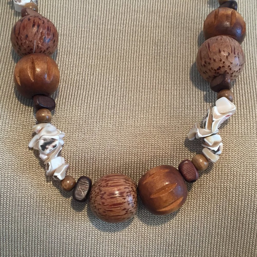 EUC Ross-Simons Nklc, Wood Beads, Spotd Chps, 26"